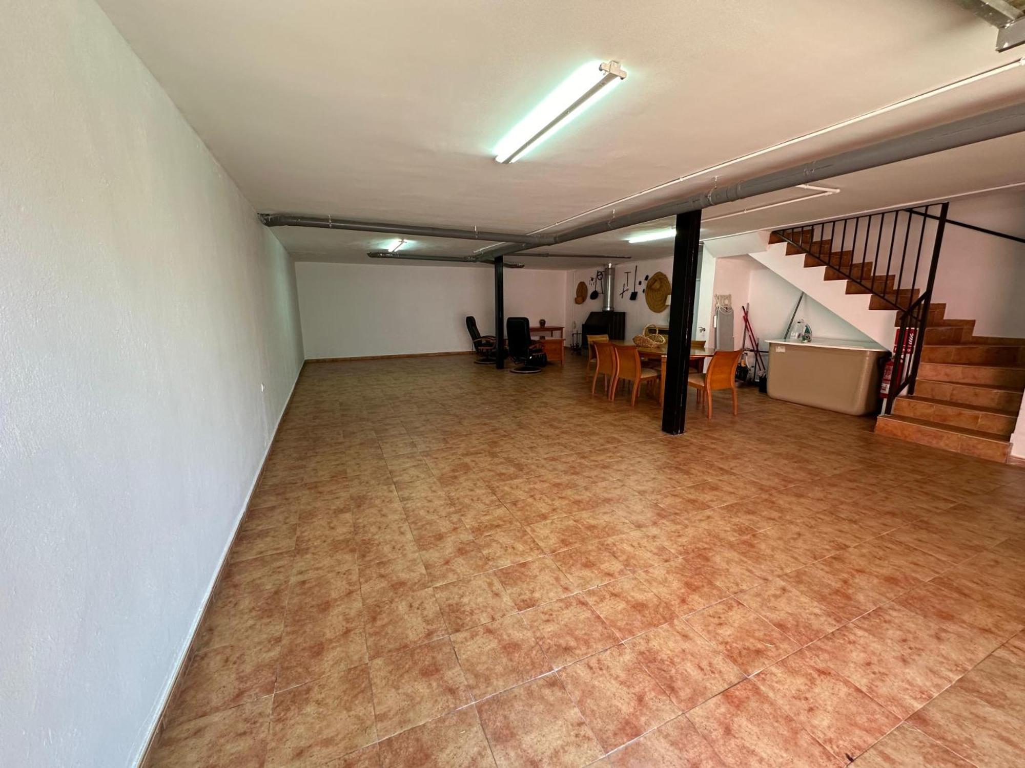 Casa Grande De Tres Plantas Con Parking Gratis Villa Linares  Exterior photo